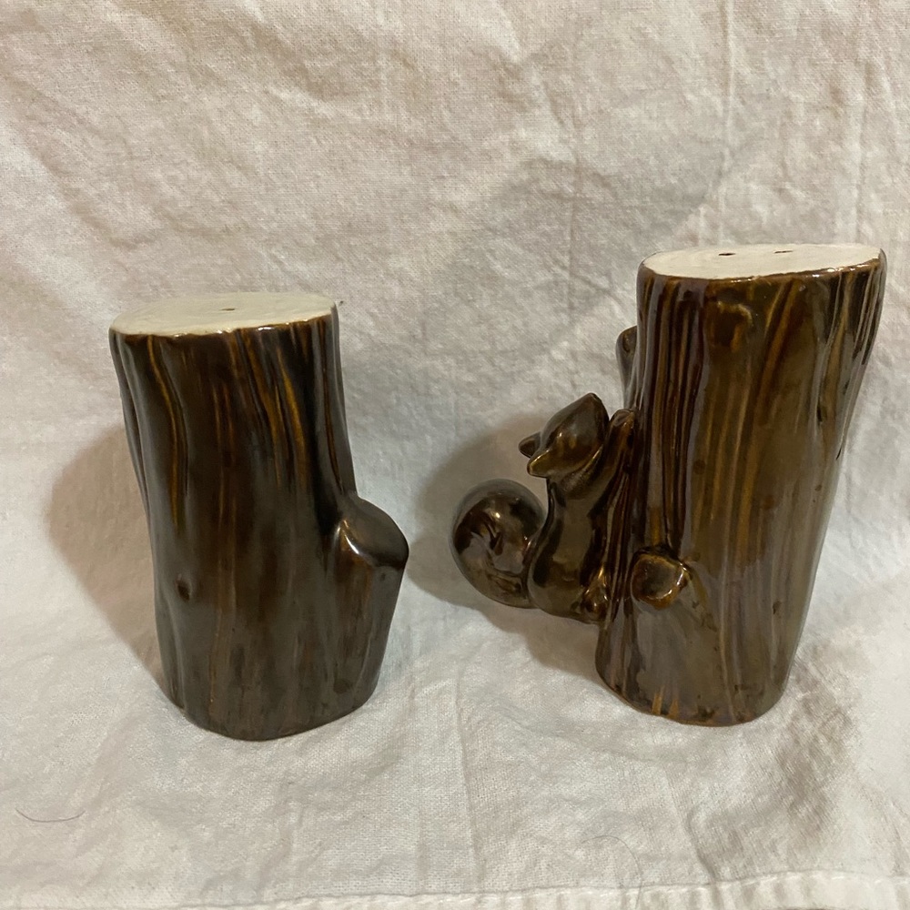 POTTERY BARN Salt And Pepper Shakers Ceramic Squirrel Tree Trunk Metallic Brown